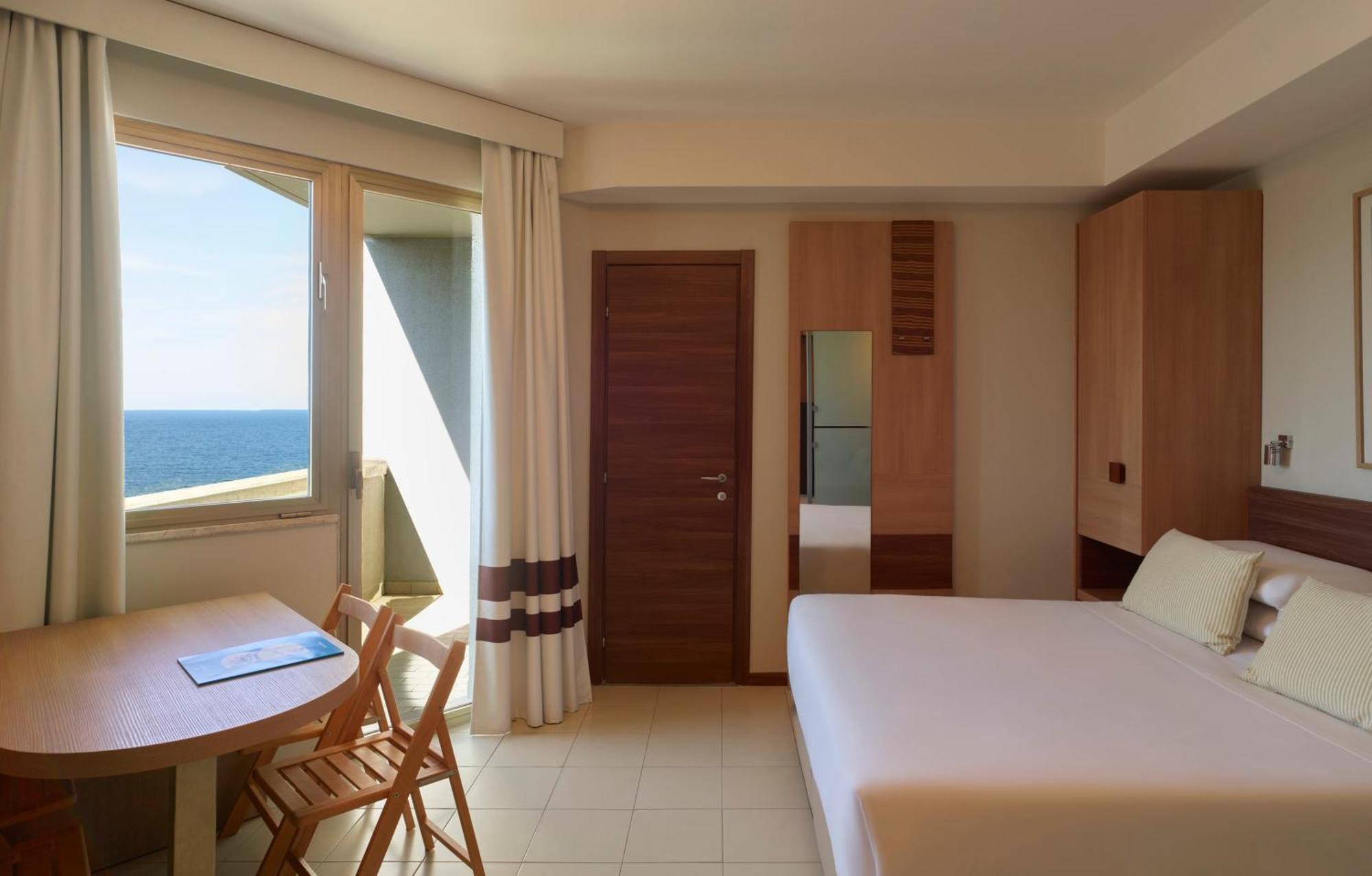 Serena Majestic Residence Montesilvano Marina Pokoj fotografie